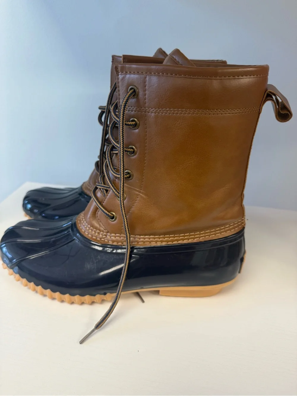 Classic totes Duck rain Boots in Brown and Navy size 9